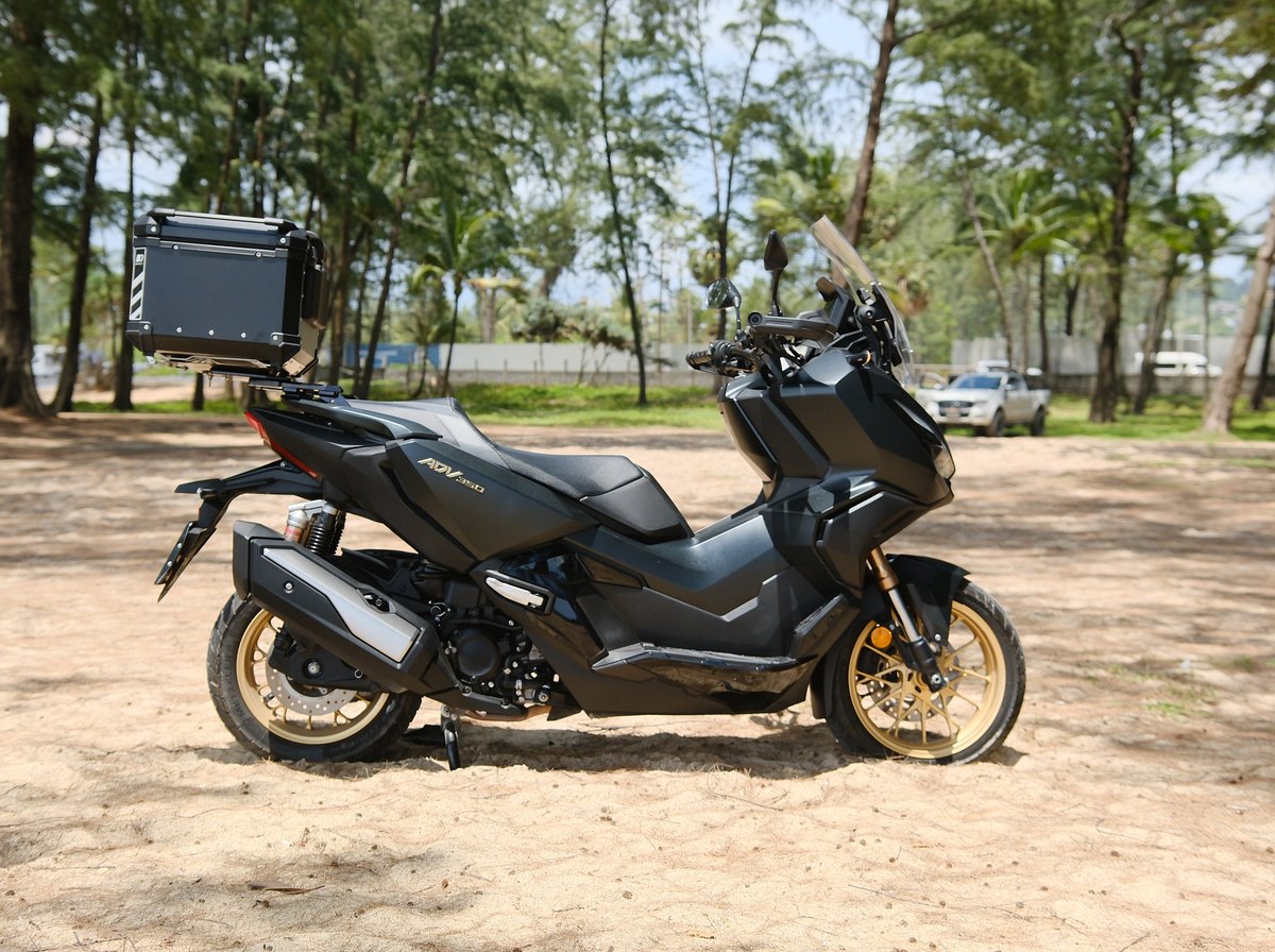 Honda ADV 350 3