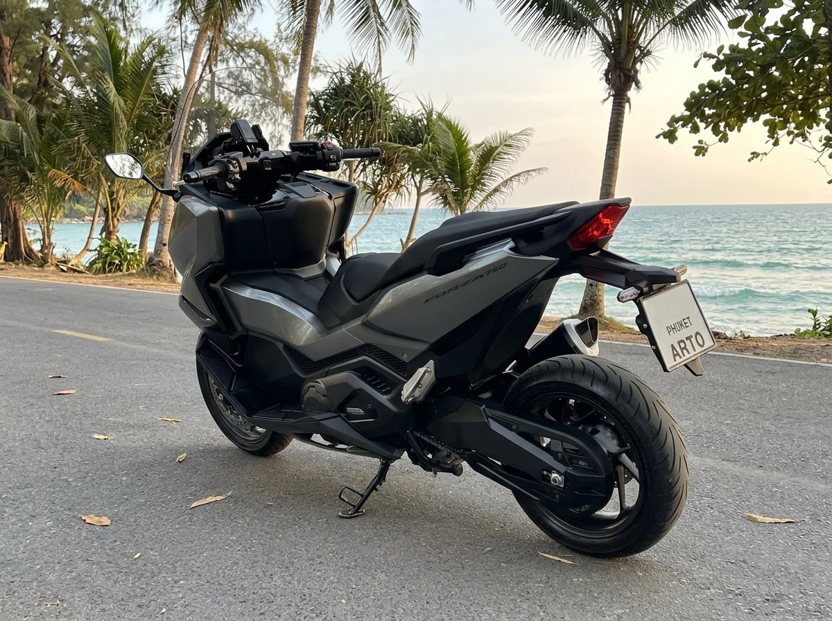 Honda Forza 750 6