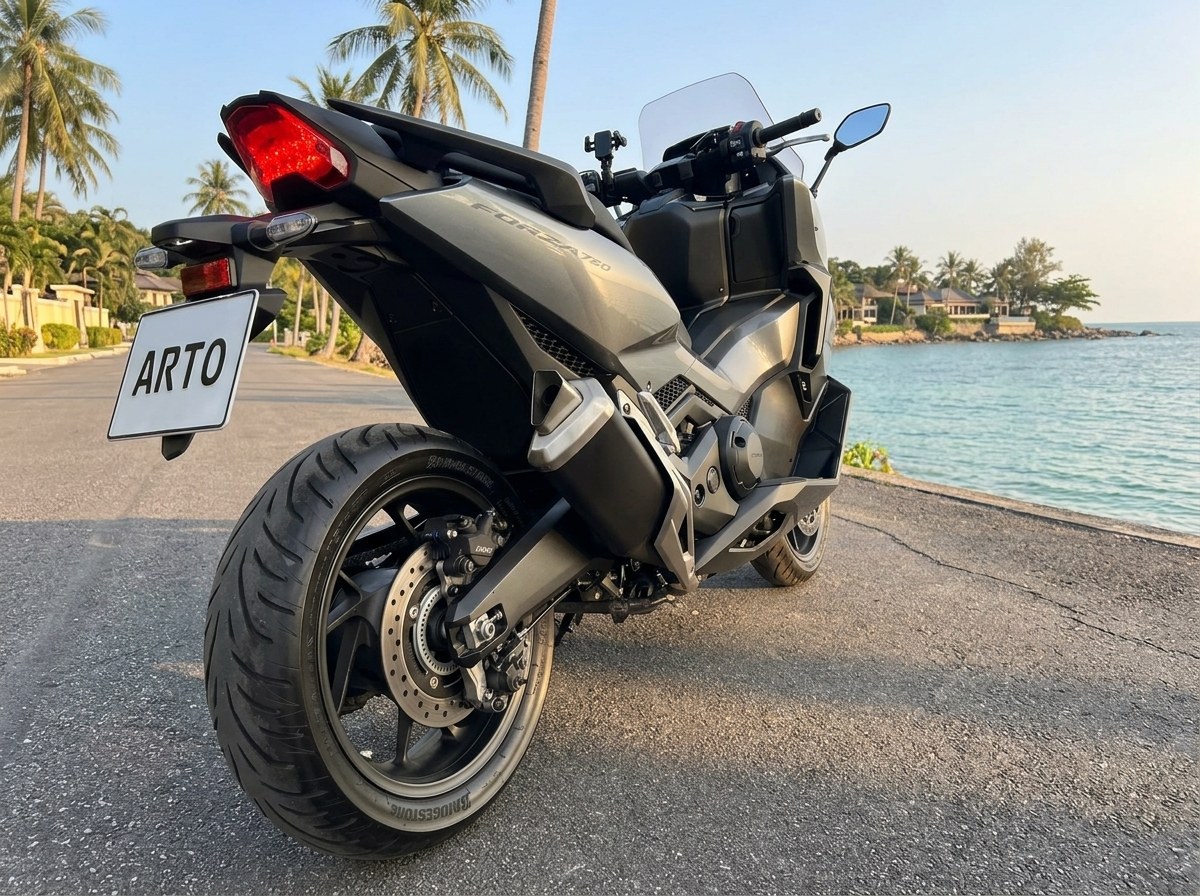 Honda Forza 750 7