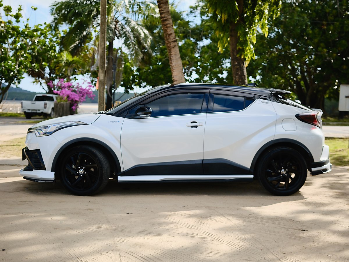 Toyota C-HR Hybrid GR Sport 2