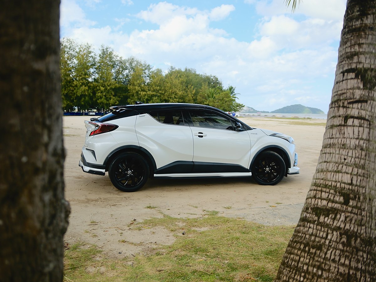 Toyota C-HR Hybrid GR Sport 4