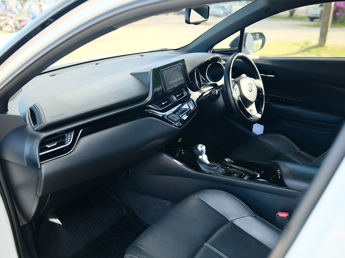 Toyota C-HR Hybrid GR Sport 6