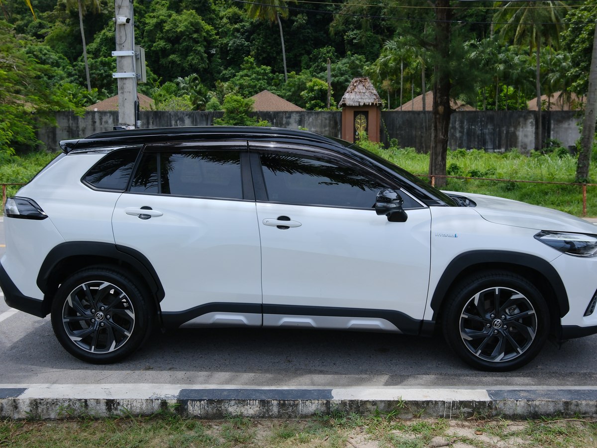 Toyota Corolla Cross Hybrid GR Sport 3