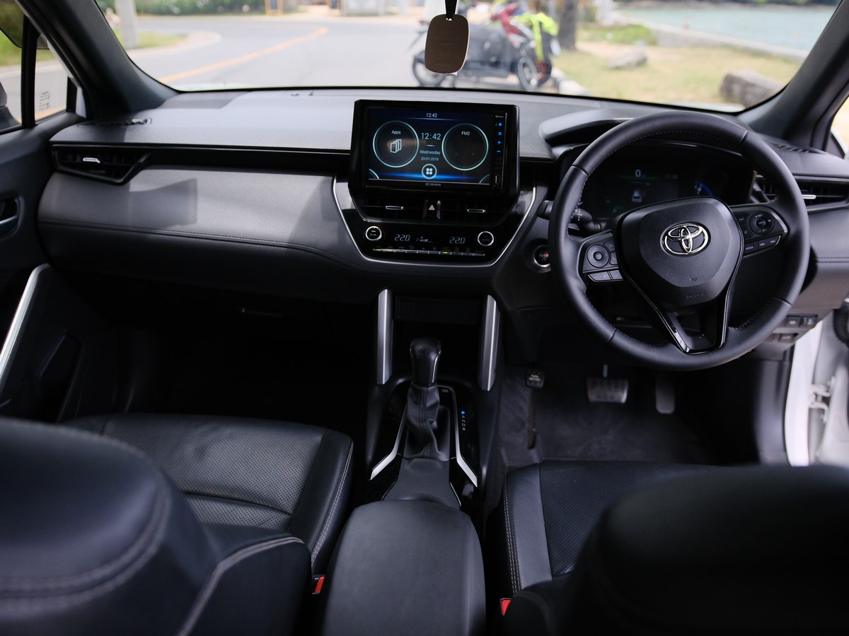 Toyota Corolla Cross Hybrid GR Sport 8