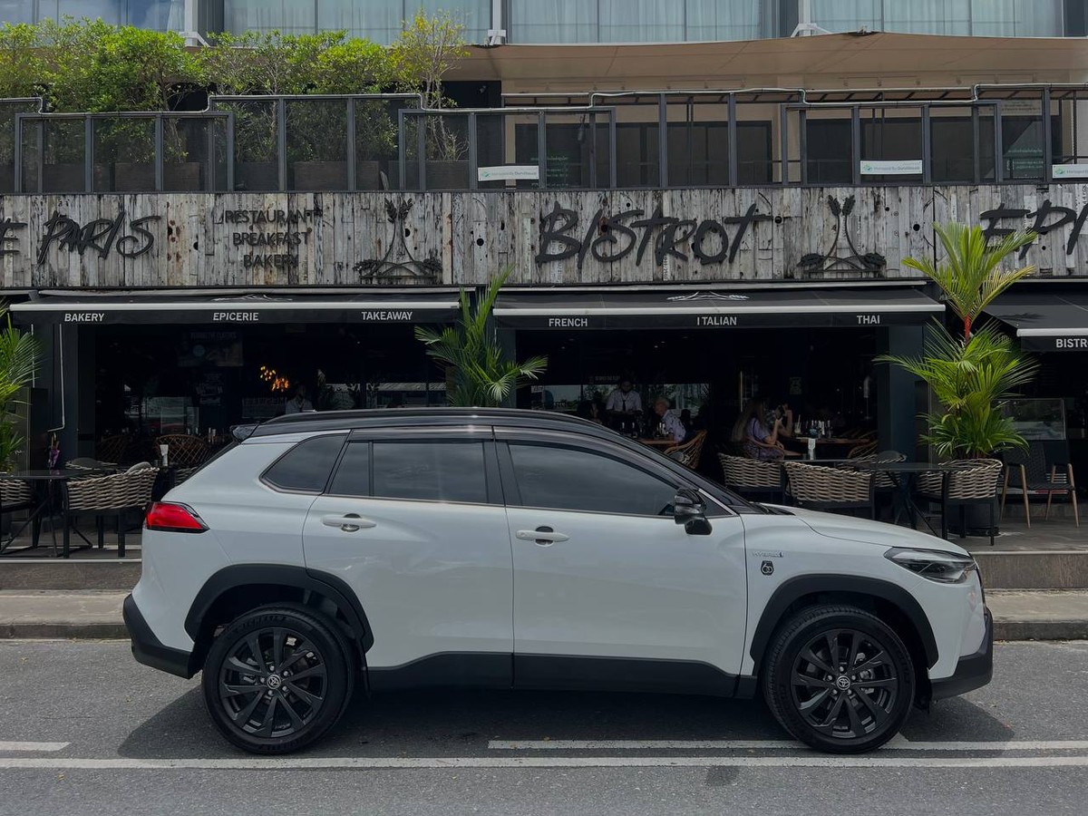 Toyota Corolla Cross Hybrid Limited 2