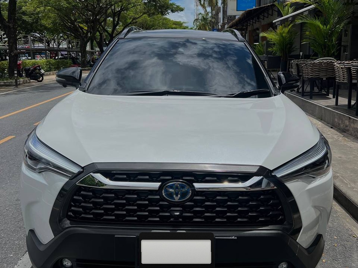 Toyota Corolla Cross Hybrid Limited 3