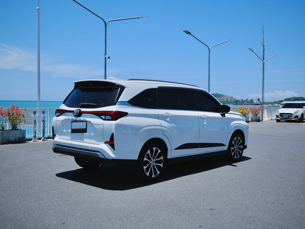 Toyota Veloz Smart 5