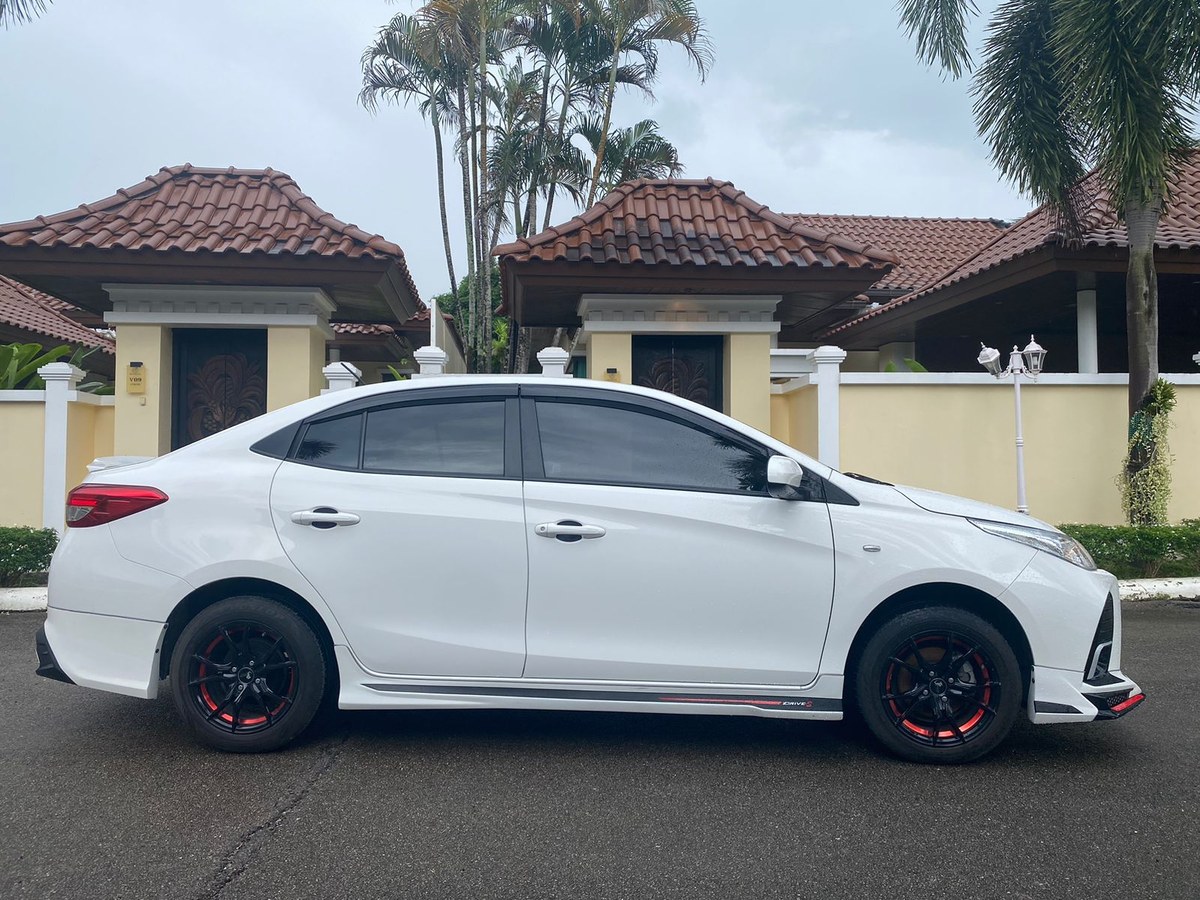 Toyota Yaris Ativ Sport (прошлое поколение) 3