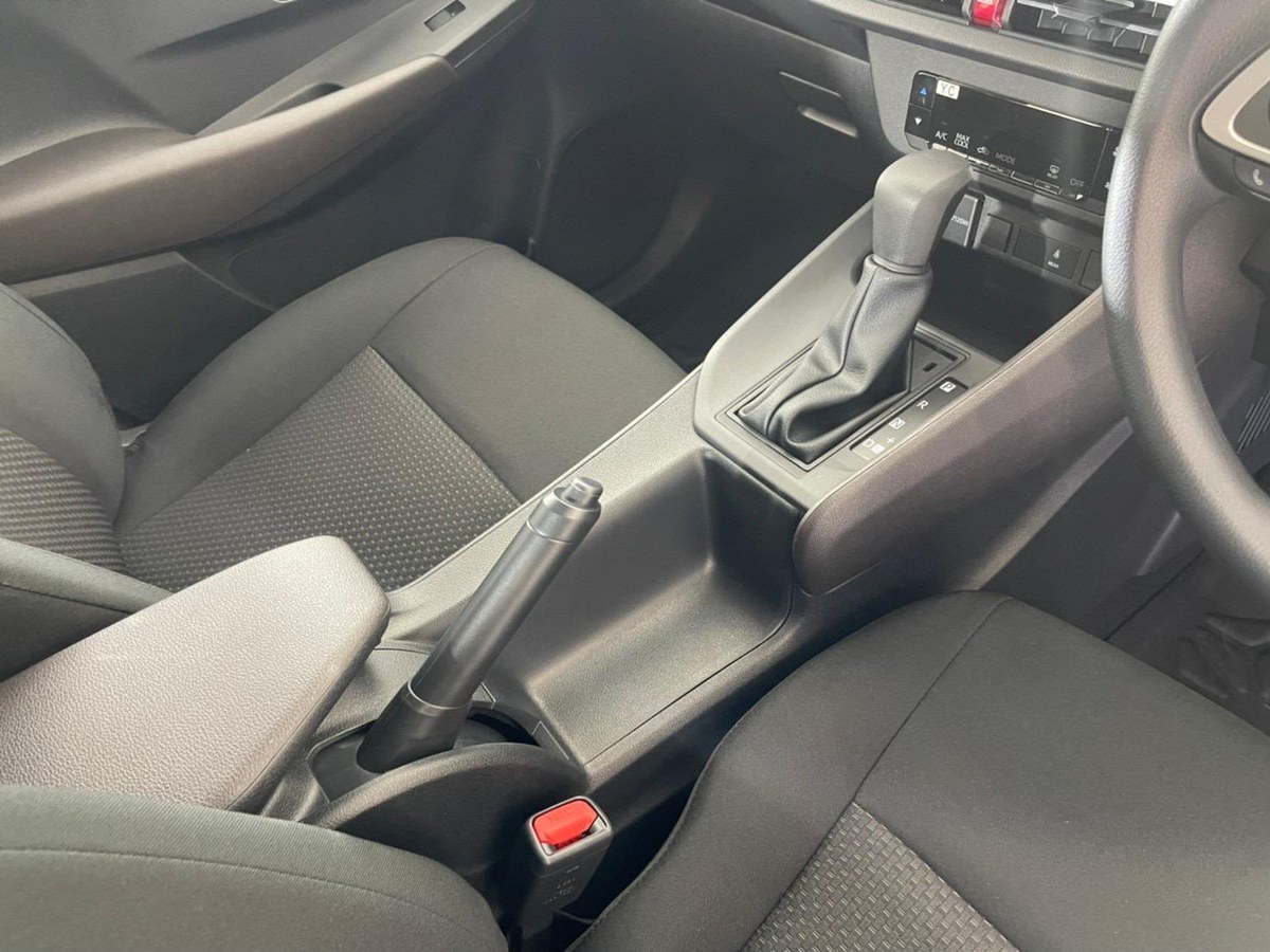 Toyota Yaris Ativ Sport 5