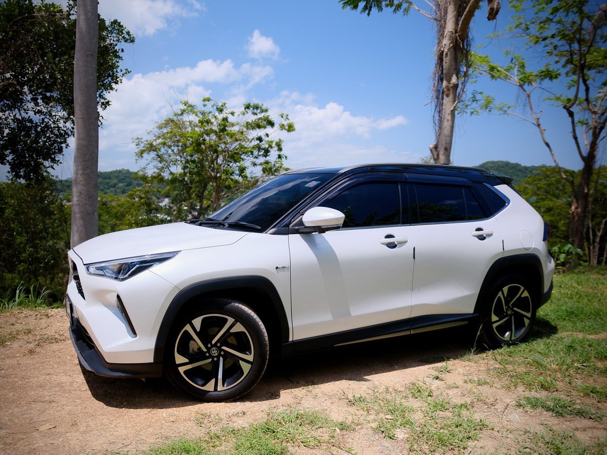 Toyota Yaris Cross Hybrid Premium Luxury 2
