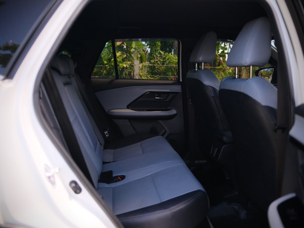 Toyota Yaris Cross Hybrid Premium Luxury 8