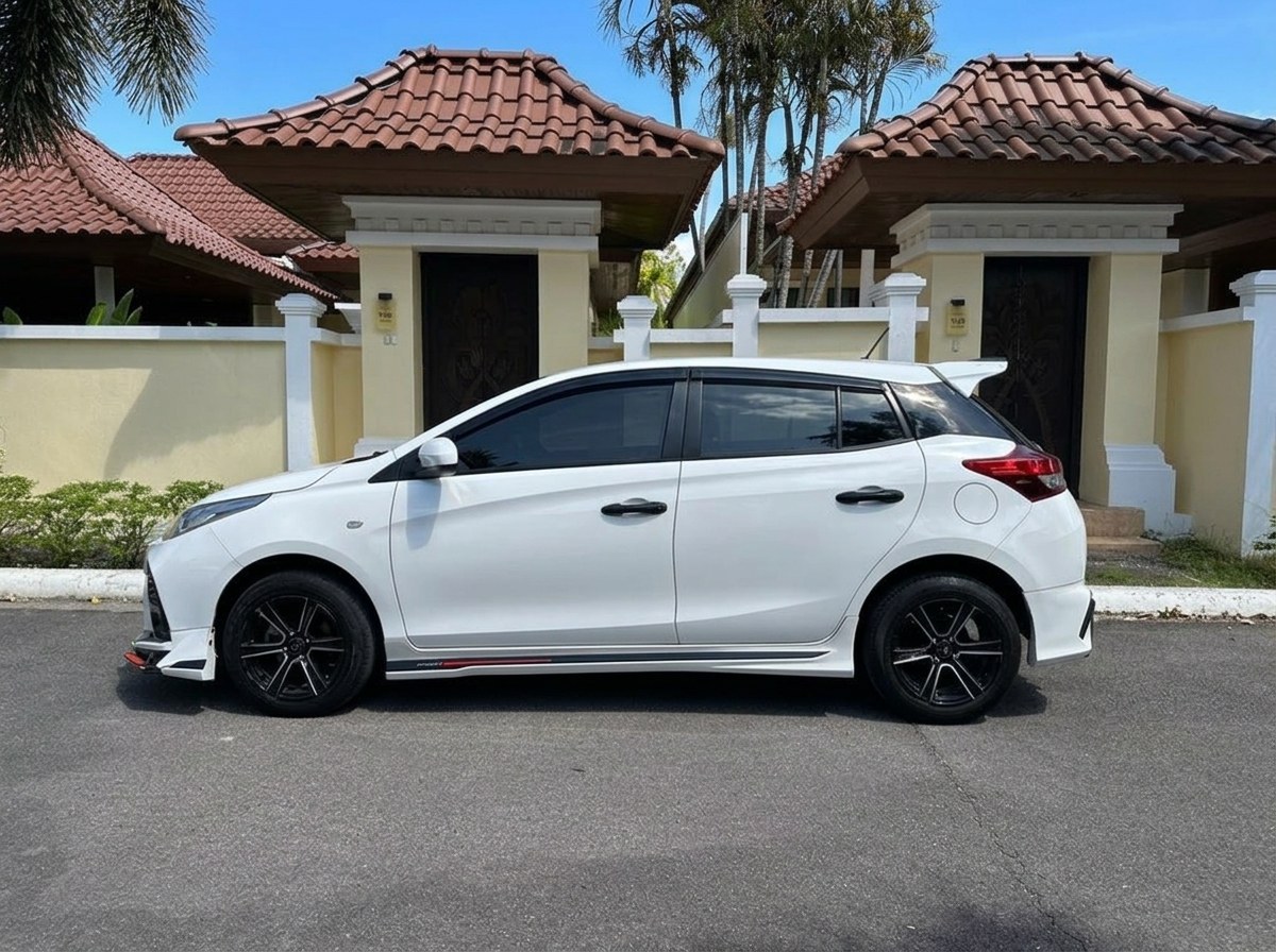 Toyota Yaris Hatchback 2