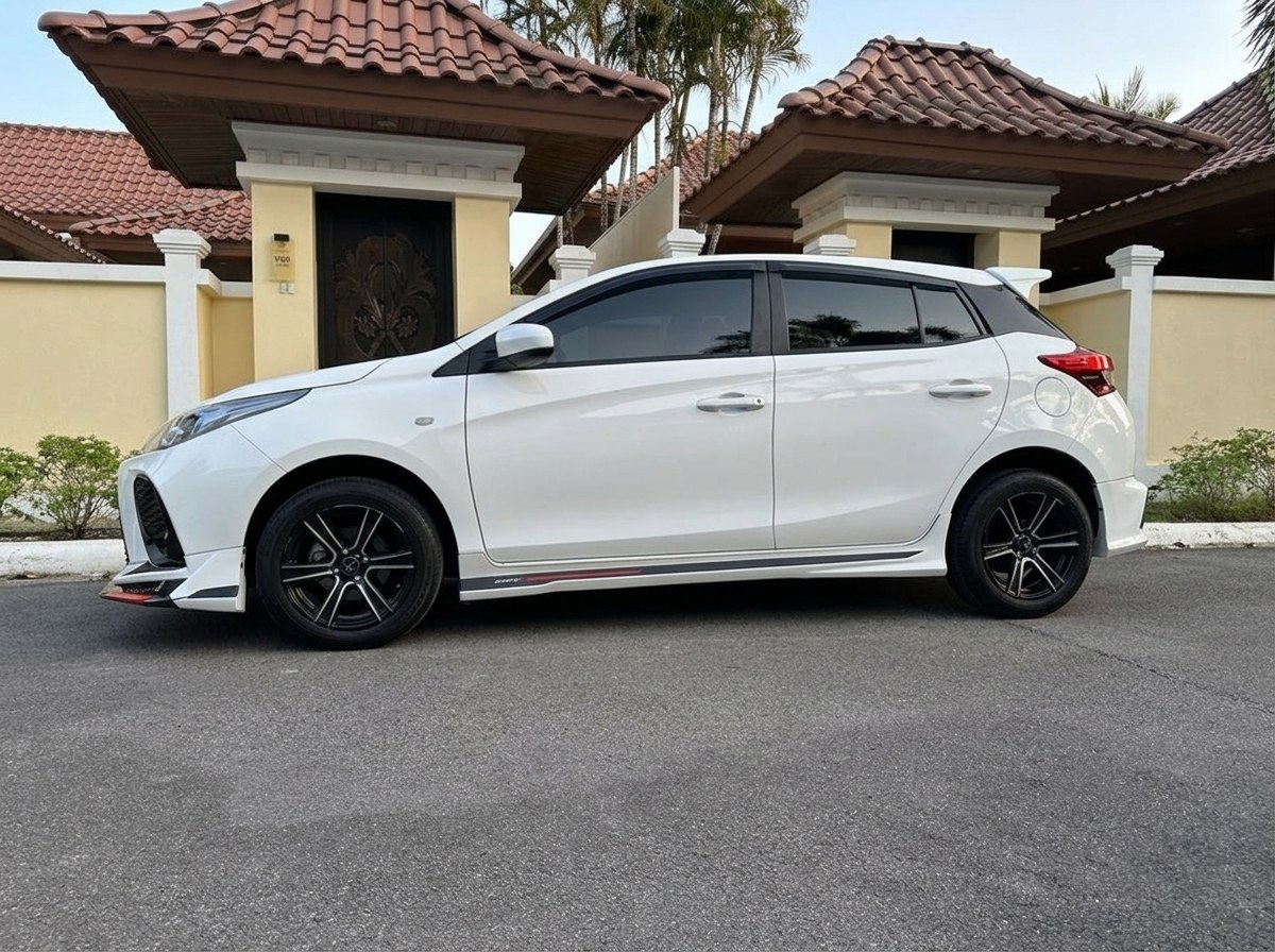 Toyota Yaris Hatchback 3