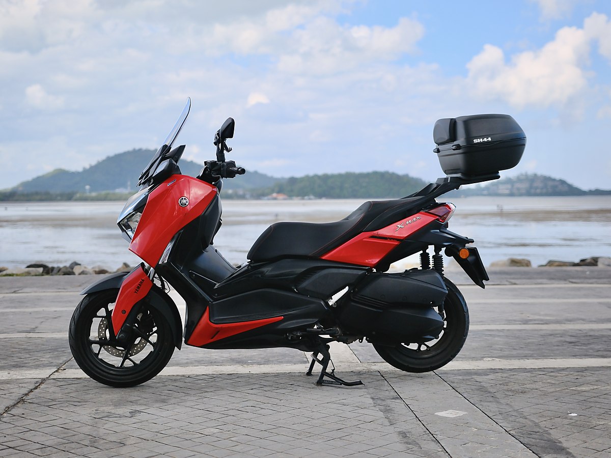 Yamaha XMAX 300 2